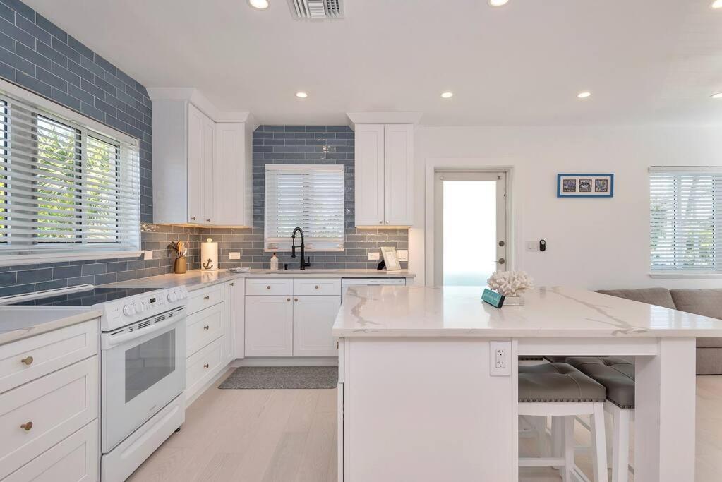 Art Deco Apt W Pool One Mile To Beach Pets Welcome Lake Worth Beach Buitenkant foto