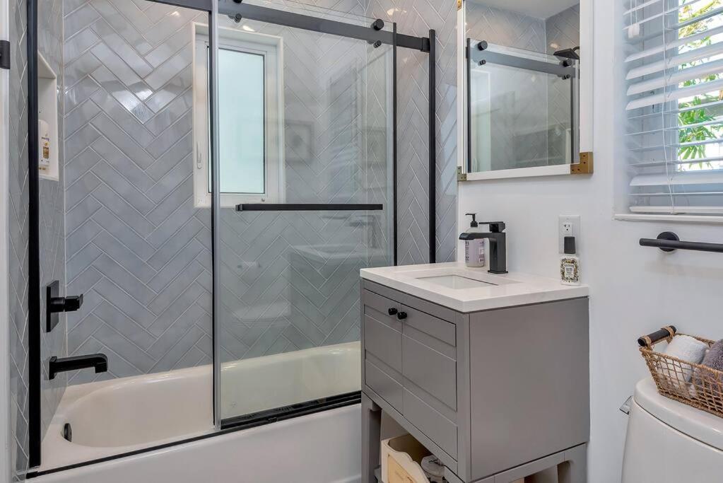 Art Deco Apt W Pool One Mile To Beach Pets Welcome Lake Worth Beach Buitenkant foto