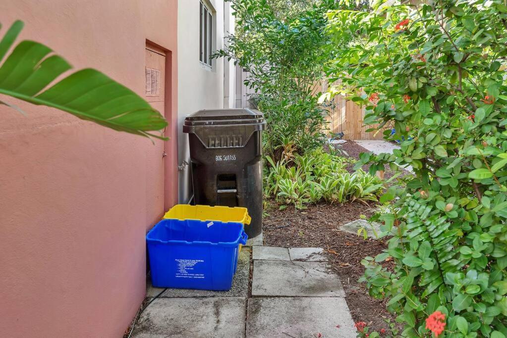 Art Deco Apt W Pool One Mile To Beach Pets Welcome Lake Worth Beach Buitenkant foto